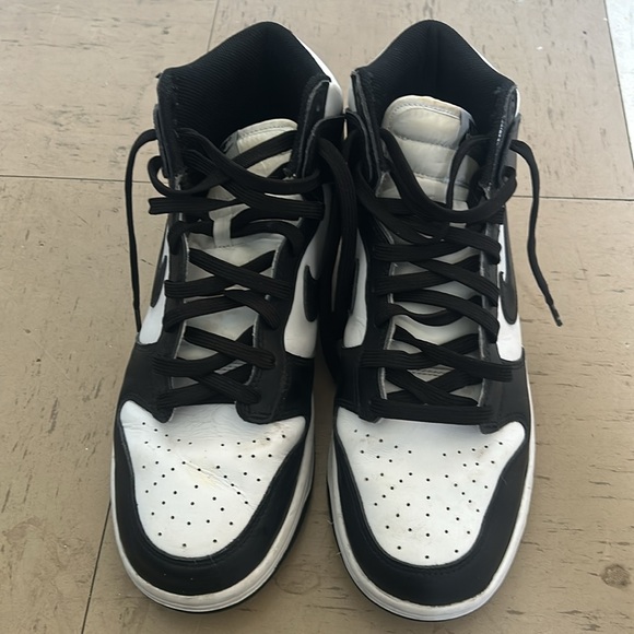 A bit worn - Picture 2 of 3